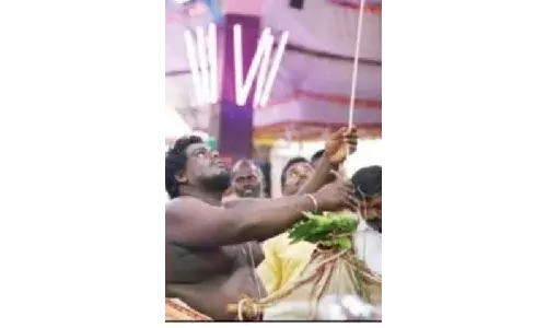 ஆவரைகுளம் முத்தாரம்மன் கோவில் சித்திரை திருவிழா கொடியேற்றத்துடன் துவக்கம்