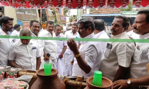 திருவலஞ்சுழியில் அதிமுக சார்பில் தண்ணீர் பந்தல் திறப்பு விழா