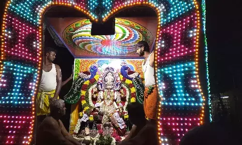 ஓலப்பாளையத்தில் மாரியம்மன் கோவில் திருவிழா தீர்த்தக்குட ஊர்வலம் ஓலப்பாளையத்தில் மாரியம்மன் கோவில் திருவிழா தீர்த்தக்குட ஊர்வலம்