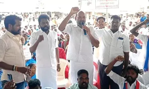 இன்ஸ்பெக்டர் மீது நடவடிக்கை கோரி விடுதலை சிறுத்தைகள் கட்சி ஆர்ப்பாட்டம் இன்ஸ்பெக்டர் மீது நடவடிக்கை கோரி விடுதலை சிறுத்தைகள் கட்சி ஆர்ப்பாட்டம்