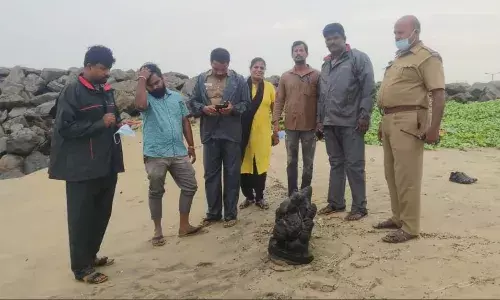 திருவொற்றியூர் கடற்கரையில் கரை ஒதுங்கிய 2 அடி உயர விநாயகர் சிலை