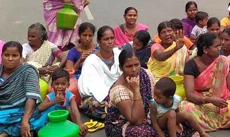 சேந்தமங்கலம் அருகே குடிநீர் வழங்க கோரி பொதுமக்கள் சாலை மறியல்