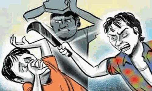 மயிலாடுதுறை அருகே இருதரப்பினர் மோதல்: உதவி பேராசிரியருக்கு அரிவாள் வெட்டு
