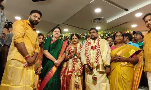 யார் குரங்கு? தஞ்சை திருமண விழாவில் வி.கே. சசிகலா பரபரப்பு பேச்சு யார் குரங்கு? தஞ்சை திருமண விழாவில் வி.கே. சசிகலா பரபரப்பு பேச்சு