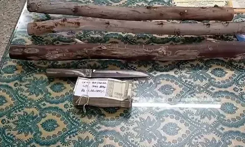 அந்தியூர் அருகே வழிப்பறி கொள்ளையில் ஈடுபட முயன்ற 7 பேர் ஆயுதங்களுடன் கைது அந்தியூர் அருகே வழிப்பறி கொள்ளையில் ஈடுபட முயன்ற 7 பேர் ஆயுதங்களுடன் கைது
