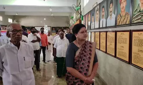 முள்ளிவாய்க்கால் நினைவு முற்றத்தில் முதன்முறையாக சசிகலா அஞ்சலி முள்ளிவாய்க்கால் நினைவு முற்றத்தில் முதன்முறையாக சசிகலா அஞ்சலி