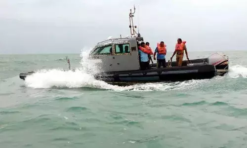 இலங்கையில் கலவரம் எதிரொலி: குமரி கடற்கரை கிராமங்களில் கண்காணிப்பு தீவிரம் இலங்கையில் கலவரம் எதிரொலி: குமரி கடற்கரை கிராமங்களில் கண்காணிப்பு தீவிரம்
