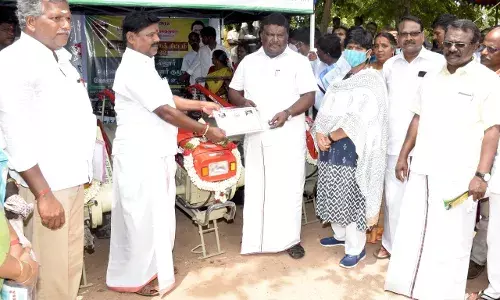 செந்துறை ஊராட்சி: வளர்ச்சித் திட்டப் பணிகளை துவக்கி வைத்த அமைச்சர் சிவசங்கர்