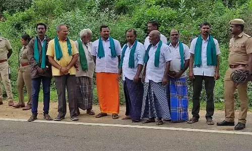 விவசாயிகளின் எதிர்ப்பை மீறி குடிநீர் திட்டத்திற்கு பூமிபூஜை விவசாயிகளின் எதிர்ப்பை மீறி குடிநீர் திட்டத்திற்கு பூமிபூஜை
