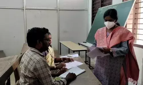 மயிலாடுதுறை மாவட்டத்தில் 39 மையங்களில் நடைபெற்ற அரசுப்பணிக்கான குரூப் 2 தேர்வு மயிலாடுதுறை மாவட்டத்தில் 39 மையங்களில் நடைபெற்ற அரசுப்பணிக்கான குரூப் 2 தேர்வு