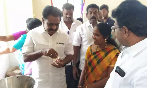 புதிய நியாய விலை கட்டிடத்தை திறந்து வைத்த எம்எல்ஏ புதிய நியாய விலை கட்டிடத்தை திறந்து வைத்த எம்எல்ஏ