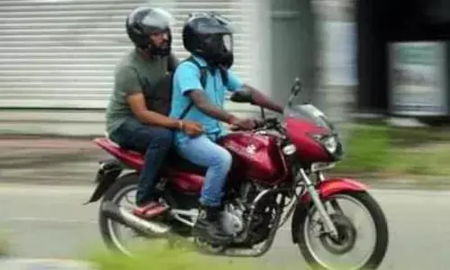 இரு சக்கர வாகன ஓட்டிகளுக்கு புது கட்டுப்பாடு: தப்புவது எப்படி? இரு சக்கர வாகன ஓட்டிகளுக்கு புது கட்டுப்பாடு: தப்புவது எப்படி?