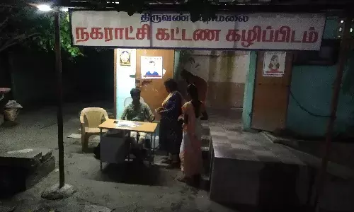 திருவண்ணாமலை பேருந்து நிலைய கழிப்பிட கொள்ளை: அமைச்சர் வேலு கவனிப்பாரா? திருவண்ணாமலை பேருந்து நிலைய கழிப்பிட கொள்ளை: அமைச்சர் வேலு கவனிப்பாரா?