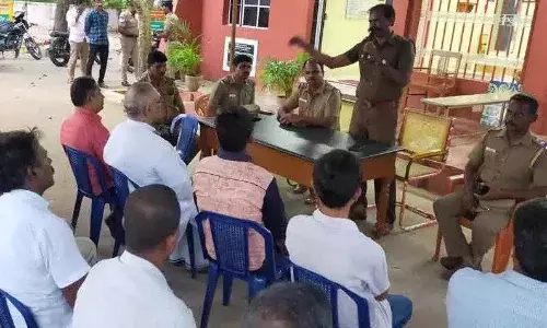 காவல்துறைக்கு ஒத்துழைப்பு அளிக்குமாறு  வியாபாரிகளிடம் ஆரணி டிஎஸ்பி பேச்சு
