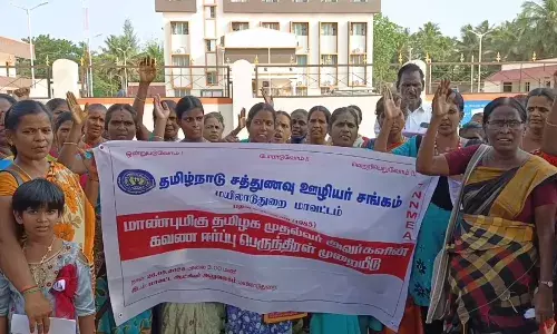 கோரிக்கைகளை வலியுறுத்தி மயிலாடுதுறையில் சத்துணவு ஊழியர்கள் ஆர்ப்பாட்டம் கோரிக்கைகளை வலியுறுத்தி மயிலாடுதுறையில் சத்துணவு ஊழியர்கள் ஆர்ப்பாட்டம்