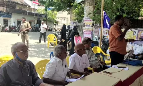 மயிலாடுதுறையில் ஓய்வூதியர் சங்கங்களின்  கூட்டமைப்பு  சார்பில் கண்டன ஆர்ப்பாட்டம் மயிலாடுதுறையில் ஓய்வூதியர் சங்கங்களின்  கூட்டமைப்பு  சார்பில் கண்டன ஆர்ப்பாட்டம்