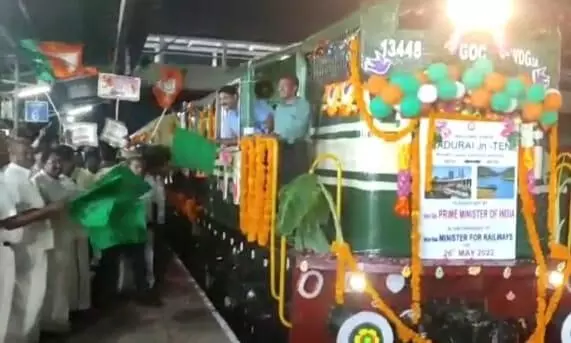 மதுரையிலிருந்து தேனிக்கு பயணிகள் விரைவு ரயில்: பொதுமக்கள் மகிழ்ச்சி மதுரையிலிருந்து தேனிக்கு பயணிகள் விரைவு ரயில்: பொதுமக்கள் மகிழ்ச்சி