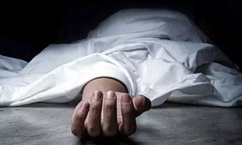 அந்தியூர் அருகே அழுகிய நிலையில் கூலி தொழிலாளி உடல் மீட்பு: போலீசார் விசாரணை அந்தியூர் அருகே அழுகிய நிலையில் கூலி தொழிலாளி உடல் மீட்பு: போலீசார் விசாரணை