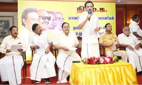 மாவட்ட செயலாளர்களை கண்டித்த ஸ்டாலின்:  தீர்மானங்களும் நிறைவேற்றம்