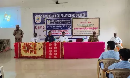 கல்லூரி மாணவர்கள் பேருந்து படிக்கட்டு பயணம்:  விழிப்புணர்வு ஏற்படுத்திய ஆர்டிஓ