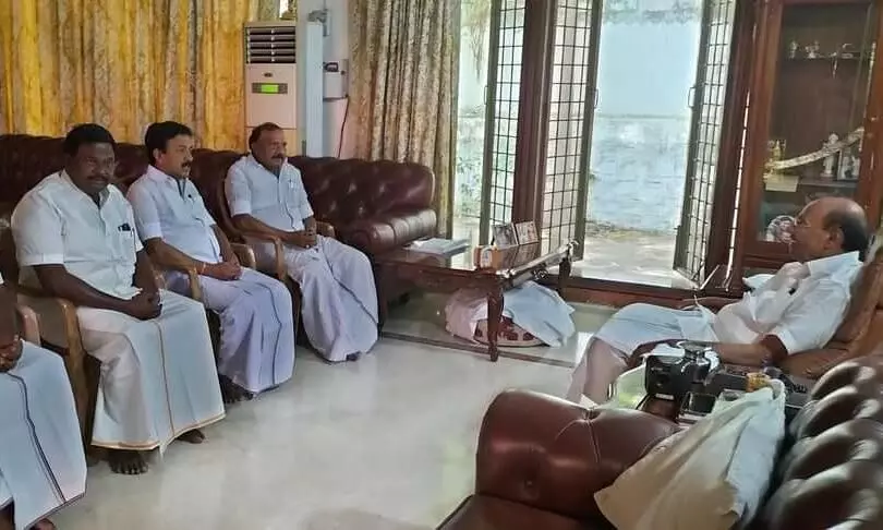 முன்னாள் அமைச்சர் சிவி.சண்முகம் பாமக நிறுவனர் இராமதாஸுடன் சந்திப்பு முன்னாள் அமைச்சர் சிவி.சண்முகம் பாமக நிறுவனர் இராமதாஸுடன் சந்திப்பு