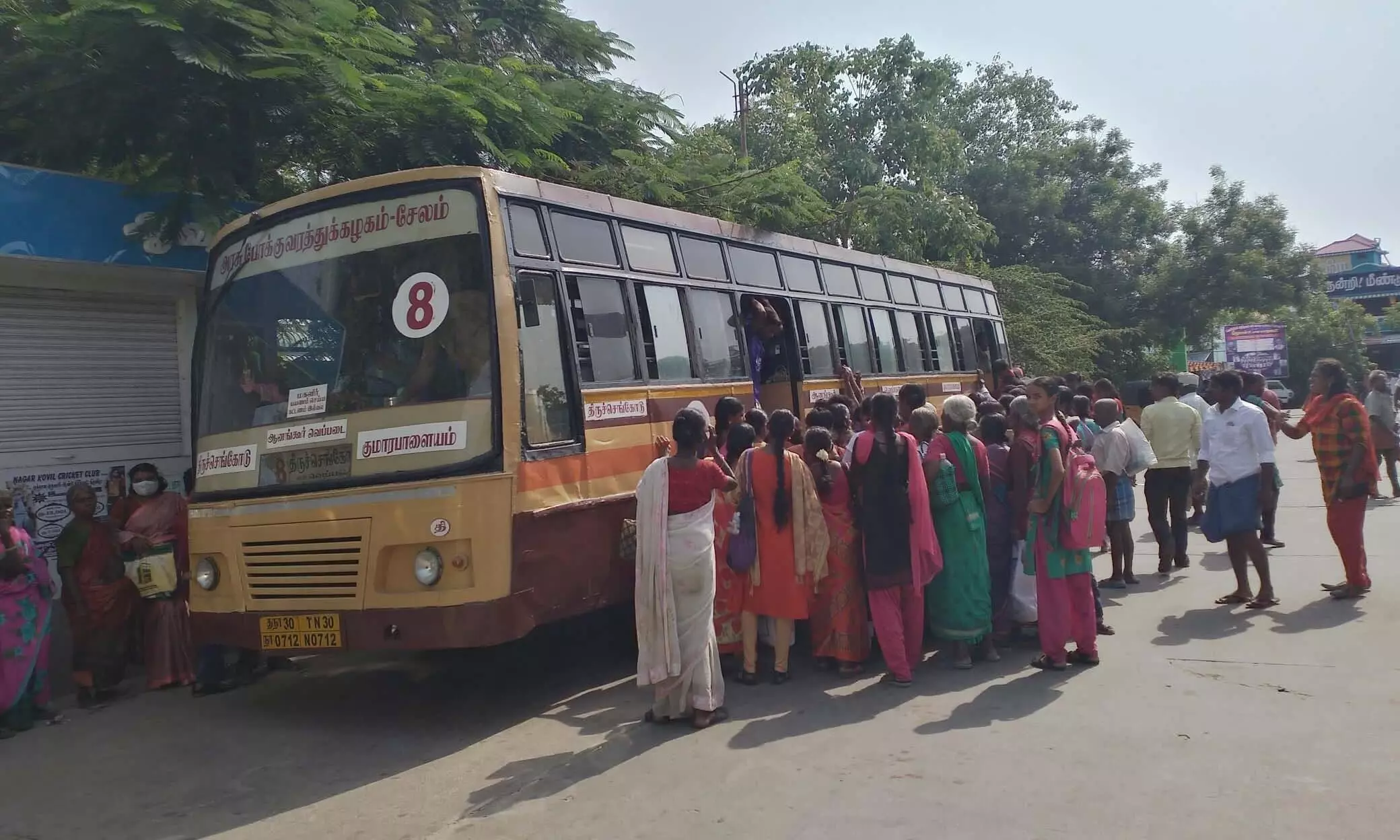 குமாரபாளையத்திலிருந்து திருச்செங்கோட்டிற்கு பேருந்துகளை அதிகரிக்க கோரிக்கை குமாரபாளையத்திலிருந்து திருச்செங்கோட்டிற்கு பேருந்துகளை அதிகரிக்க கோரிக்கை