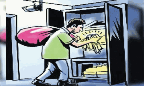 கலசபாக்கம் அருகே 3 வீடுகளின் பூட்டை உடைத்து நகை, பணம் காெள்ளை கலசபாக்கம் அருகே 3 வீடுகளின் பூட்டை உடைத்து நகை, பணம் காெள்ளை