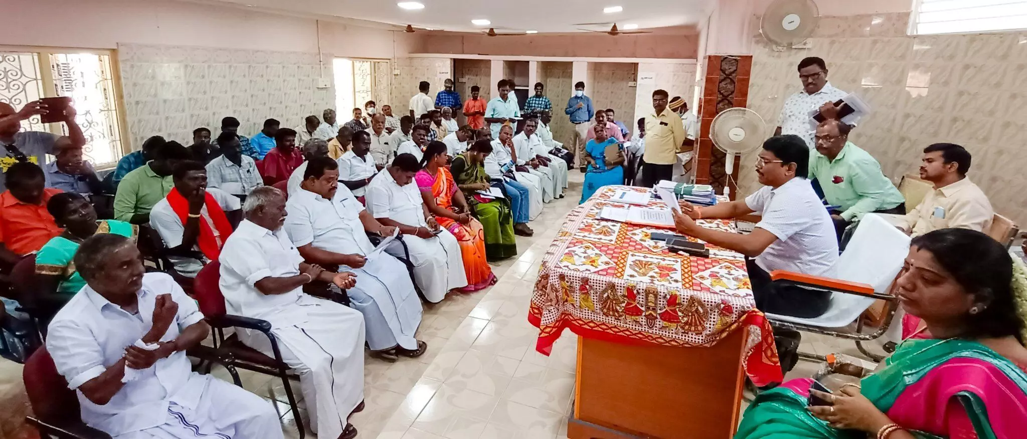 மாவட்ட வளர்ச்சிக்கு உறுதுணையாக இருக்க உள்ளாட்சி பிரதிநிதிகளுக்கு ஆட்சியர் வேண்டுகோள் மாவட்ட வளர்ச்சிக்கு உறுதுணையாக இருக்க உள்ளாட்சி பிரதிநிதிகளுக்கு ஆட்சியர் வேண்டுகோள்