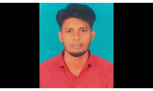 அரசு பேருந்து மீது சுற்றுலா வேன் மோதி விபத்து: இளைஞர் உயிரிழப்பு அரசு பேருந்து மீது சுற்றுலா வேன் மோதி விபத்து: இளைஞர் உயிரிழப்பு