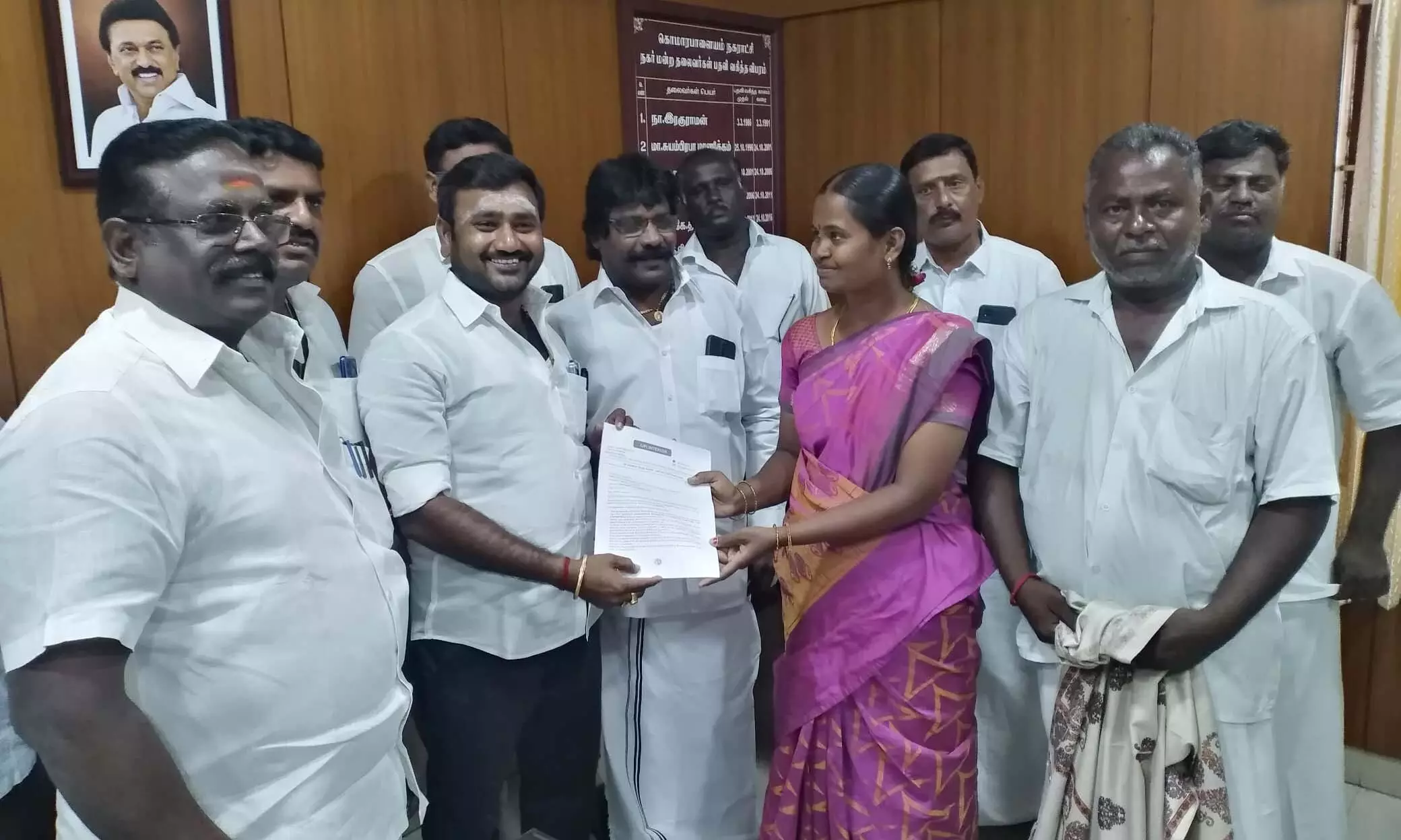 குமாரபாளையம் நகராட்சியில் தூய்மை பணி திட்டத்தில் 8 பேர் நியமனம் குமாரபாளையம் நகராட்சியில் தூய்மை பணி திட்டத்தில் 8 பேர் நியமனம்