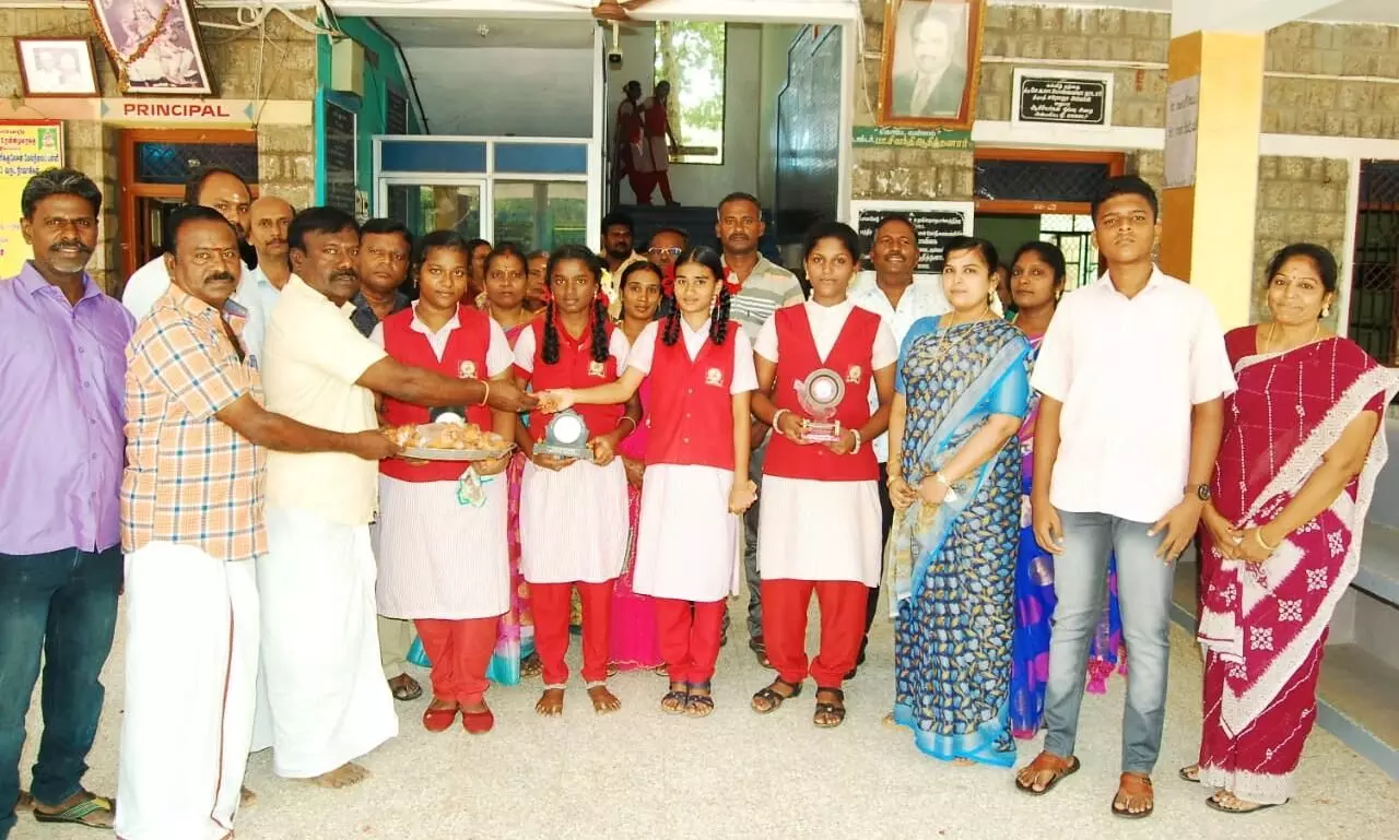 பாலமேடு பத்ரகாளியம்மன் பள்ளியில் நூறு சதவீதம் மாணவர்கள் தேர்ச்சி பாலமேடு பத்ரகாளியம்மன் பள்ளியில் நூறு சதவீதம் மாணவர்கள் தேர்ச்சி