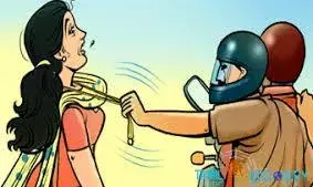 ஆண்டிபட்டி அருகே  டூ வீலரில் சென்ற பெண்ணிடம்  செயின் பறிப்பு ஆண்டிபட்டி அருகே  டூ வீலரில் சென்ற பெண்ணிடம்  செயின் பறிப்பு