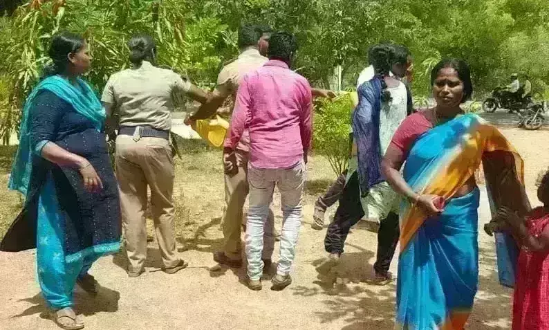 திண்டிவனம்: நிலத்தை மீட்டு தர கோரி காவல்நிலையம் முன்பு தீக்குளிக்க முயற்சி
