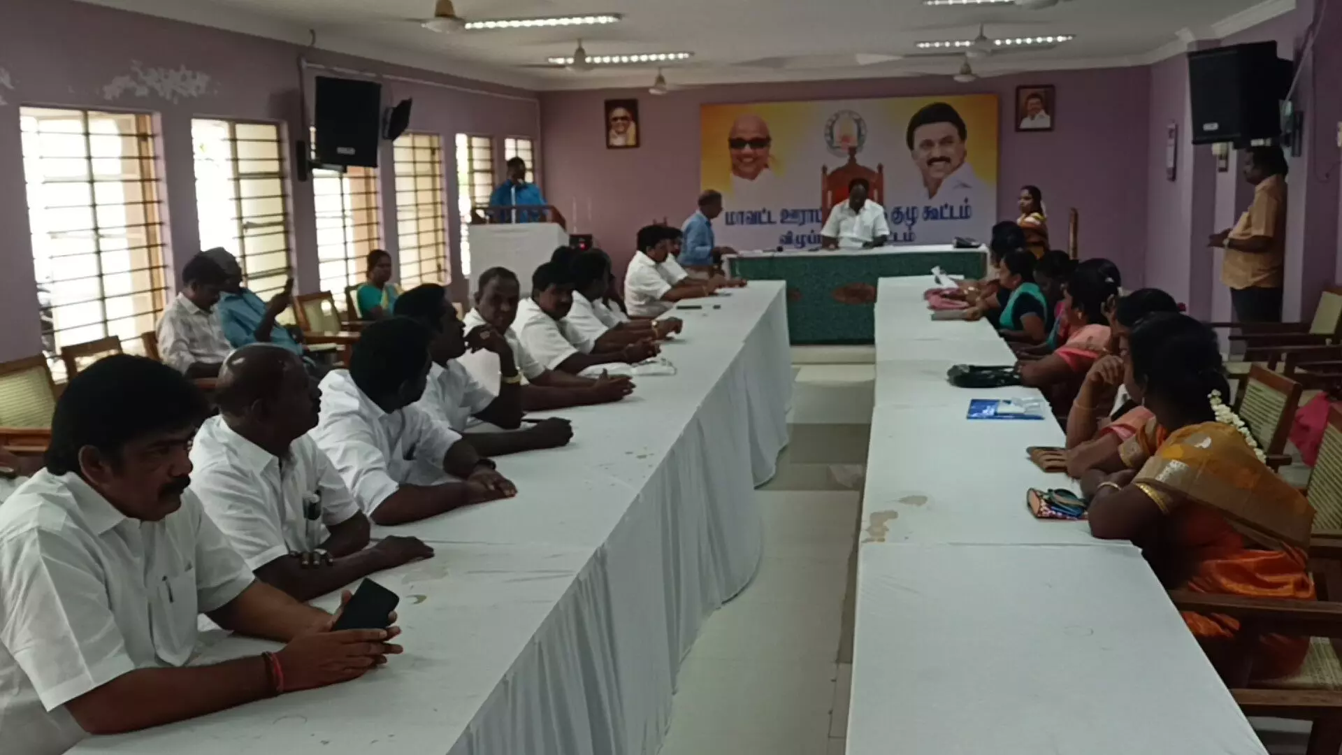 மாவட்ட ஊராட்சிக்குழு உறுப்பினர்களுக்கு தனி நிதி ஒதுக்க கோரிக்கை மாவட்ட ஊராட்சிக்குழு உறுப்பினர்களுக்கு தனி நிதி ஒதுக்க கோரிக்கை