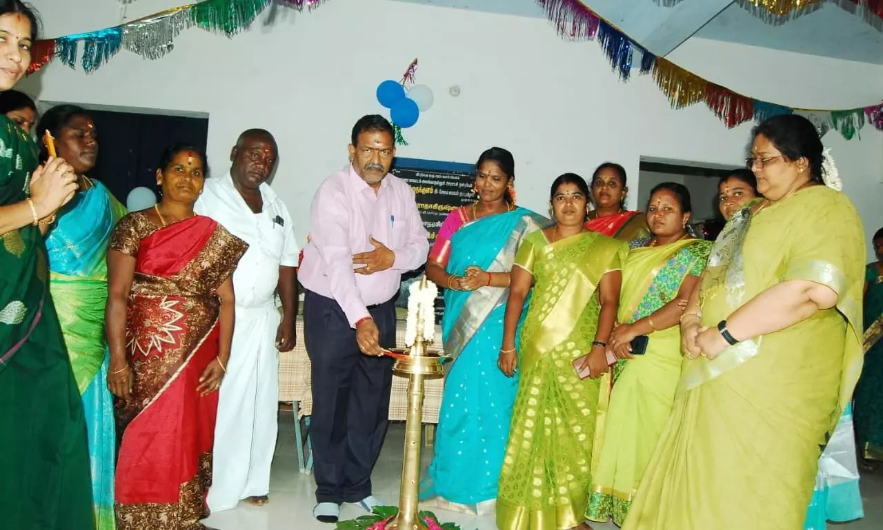 அலங்காநல்லூர் அருகே மகளிர் இ- சேவை மையம் திறப்பு அலங்காநல்லூர் அருகே மகளிர் இ- சேவை மையம் திறப்பு
