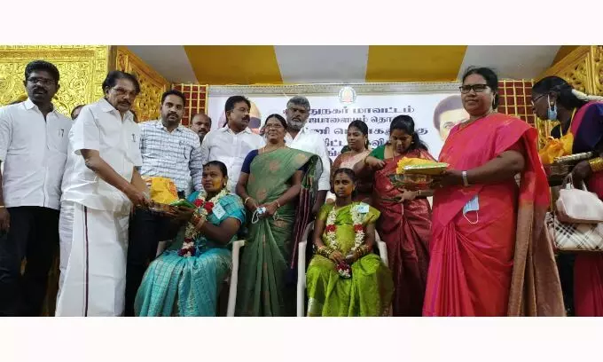 இராஜபாளையம்: கருவுற்ற தாய்மார்களுக்கு அமைச்சர் நலத்திட்ட உதவி அளிப்பு இராஜபாளையம்: கருவுற்ற தாய்மார்களுக்கு அமைச்சர் நலத்திட்ட உதவி அளிப்பு