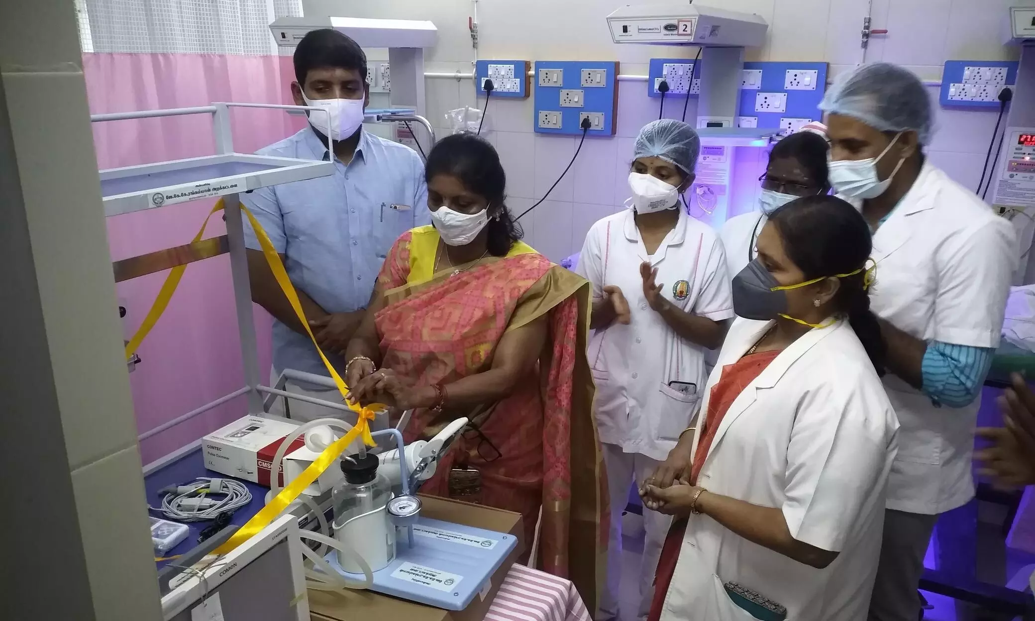 ஜே.கே.கே.நடராஜா கல்வி நிறுவனங்கள் சார்பில் அரசு மருத்துவமனைக்கு உபகரணம் வழங்கல் ஜே.கே.கே.நடராஜா கல்வி நிறுவனங்கள் சார்பில் அரசு மருத்துவமனைக்கு உபகரணம் வழங்கல்