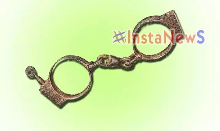 அந்தியூர் அருகே அண்ணாமார்பாளையத்தில் புகையிலை மற்றும் குட்கா விற்றவர் கைது அந்தியூர் அருகே அண்ணாமார்பாளையத்தில் புகையிலை மற்றும் குட்கா விற்றவர் கைது