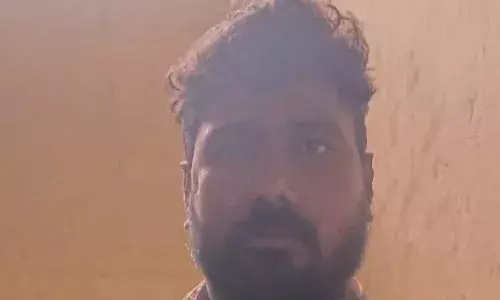 கழிவு நீர் தொட்டியை சுத்தம் செய்த தொழிலாளி விஷவாயு தாக்கி  பலி கழிவு நீர் தொட்டியை சுத்தம் செய்த தொழிலாளி விஷவாயு தாக்கி  பலி