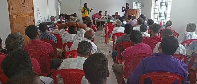 யூரியா தட்டுப்பாட்டை தடுக்க முத்தரப்பு ஆலோசனைக் கூட்டம் யூரியா தட்டுப்பாட்டை தடுக்க முத்தரப்பு ஆலோசனைக் கூட்டம்