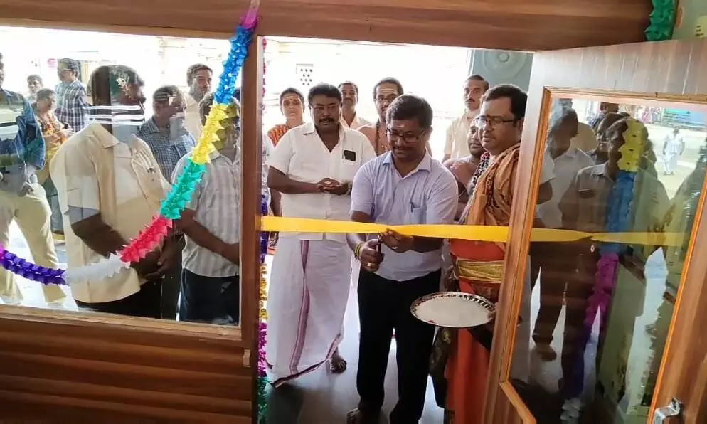 பவானி கூடுதுறை சங்கமேஸ்வரர் கோயில் வளாகத்தில் நூல் விற்பனை நிலையம் திறப்பு பவானி கூடுதுறை சங்கமேஸ்வரர் கோயில் வளாகத்தில் நூல் விற்பனை நிலையம் திறப்பு