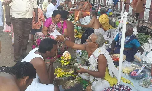 திருவள்ளூர் வைத்திய வீரராகவ பெருமாள் கோவிலில் ஆடி அமாவாசை வழிபாடு