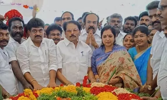 முன்னாள் அமைச்சர் நினைவு நாள்: அமைச்சர்கள் மலரஞ்சலி முன்னாள் அமைச்சர் நினைவு நாள்: அமைச்சர்கள் மலரஞ்சலி