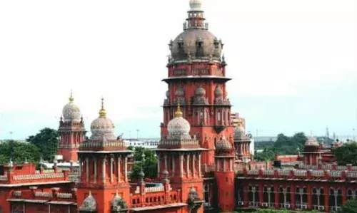 ஆக்கிரமிப்பு வழக்கில் உயர் நீதிமன்றத்தில்  மன்னிப்பு கோரி தாசில்தார்
