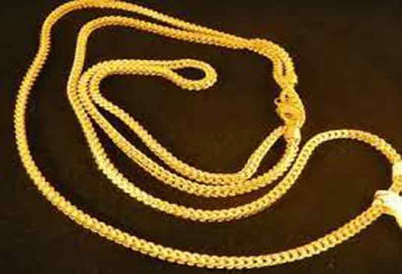 கல்லூரி மாணவியிடம் பாலிஷ் போட்டு தருவதாக கூறி நகை அபேஸ் கல்லூரி மாணவியிடம் பாலிஷ் போட்டு தருவதாக கூறி நகை அபேஸ்