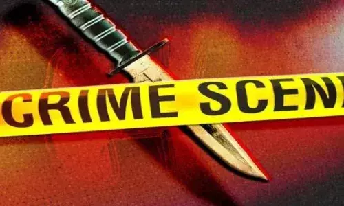 திருவிழாவில் நடனமாடுவதில் ஏற்பட்ட மோதல்: இருவருக்கு கத்திக்குத்து திருவிழாவில் நடனமாடுவதில் ஏற்பட்ட மோதல்: இருவருக்கு கத்திக்குத்து