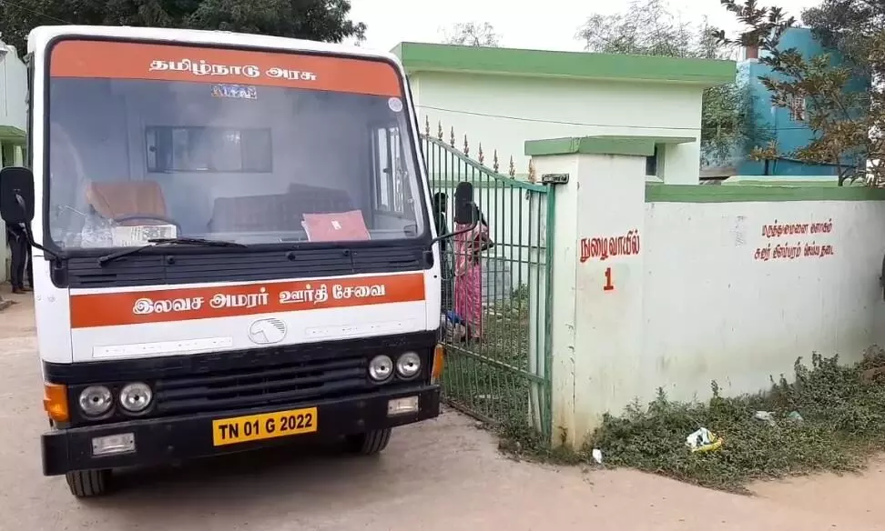 கும்மிடிப்பூண்டி அருகே மூதாட்டியிடம் நகை திருட முயன்றவர் அடித்துக்கொலை கும்மிடிப்பூண்டி அருகே மூதாட்டியிடம் நகை திருட முயன்றவர் அடித்துக்கொலை