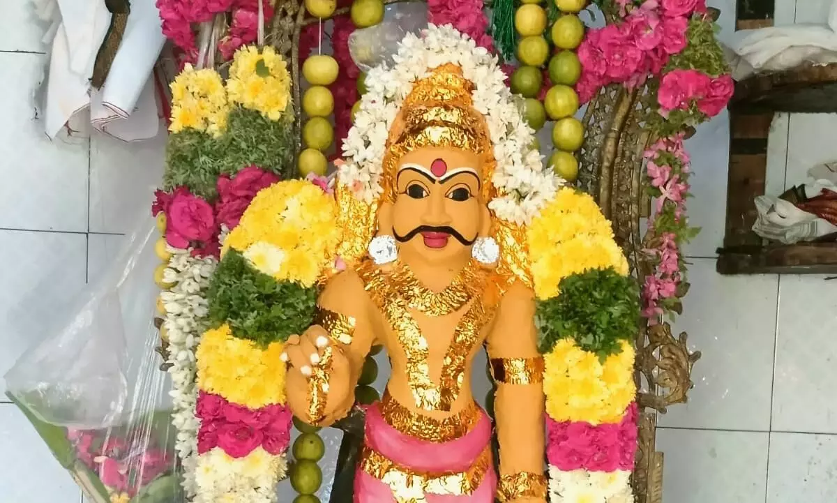 நாமக்கல் கோட்டை முனியப்ப சாமிக்கு சந்தனக்காப்பு அலங்காரம் நாமக்கல் கோட்டை முனியப்ப சாமிக்கு சந்தனக்காப்பு அலங்காரம்