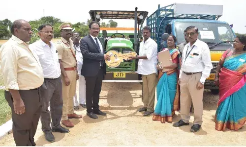 சுதந்திர தினத்தை முன்னிட்டு  தேசிய கொடியேற்றிய திருவள்ளூர் ஆட்சியர்