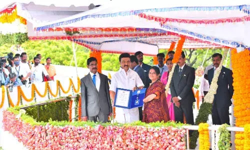 மதுரையில் மாற்றுத் திறனாளிகளுக்காக பணியாற்றும் பெண்ணுக்கு முதலமைச்சர் விருது